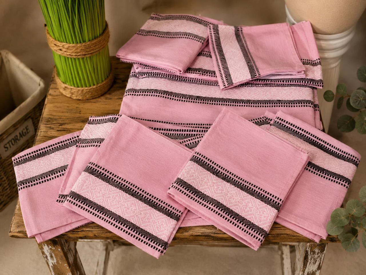 Ensemble rose nappe et 12 serviettes neuve
